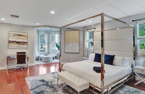 Pompano Beach Villa | Resort Villa Compound 7 BDR 2 Houses In 1 Heated Pool Jacuzzi GameRoom Mini Golf