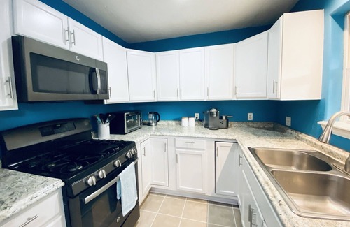 Galveston House | Resortlike 4Bd/2bth private pool tub deck gazebos 5min to beach