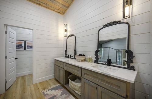 Broken Bow Cabin | Rest Azured - Coastal Cottage 1-Bedroom Cabin for Couples or Small Families