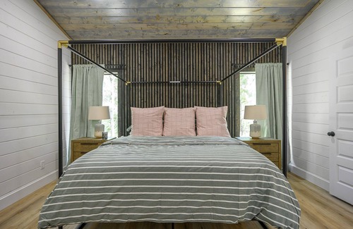 Broken Bow Cabin | Rest Azured - Coastal Cottage 1-Bedroom Cabin for Couples or Small Families