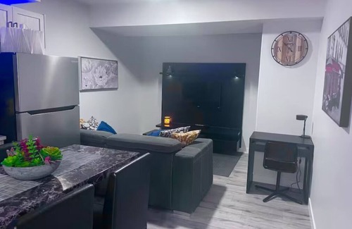 West Edmonton House | Rest Haven - 10 mins from West Edmonton Mall
