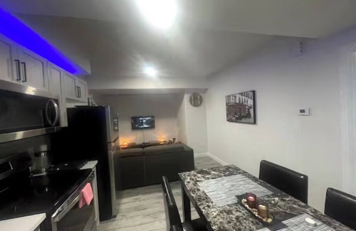 West Edmonton House | Rest Haven - 10 mins from West Edmonton Mall