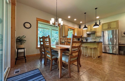 Freeland House | Rest & Relax Island Style