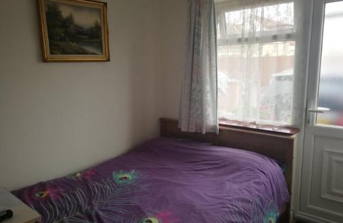 Ashford House | Rest room near to Heathrow Airport