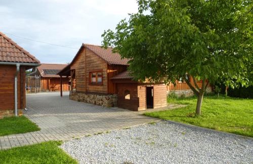 Trhove Sviny Hotel | Restaurace Vráž