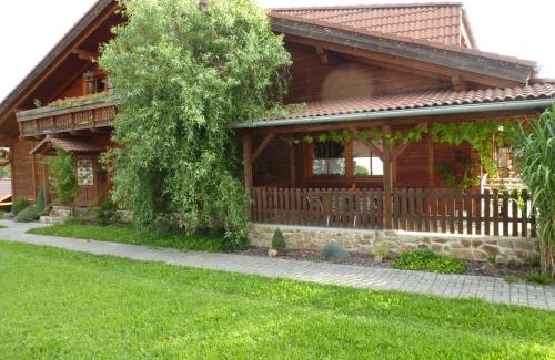 Trhove Sviny Hotel | Restaurace Vráž
