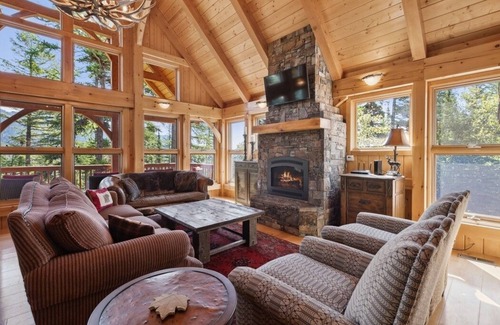 Whitefish House | Rested Ridge Ski Haus - Ski-in/Ski-out Big Mountain Home w/ Private Hot Tub!