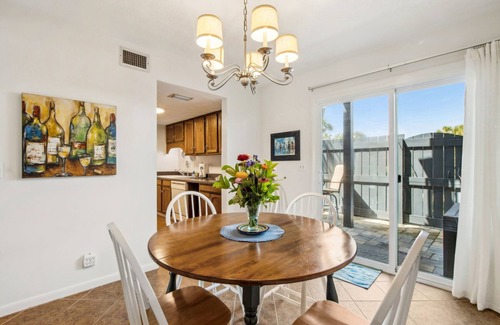 Fernandina Beach Condo | Restful and fabulous 2BR condo in Fernandina Beach 2 min walk to beach, sleeps 5