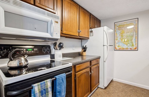 Fernandina Beach Condo | Restful and fabulous 2BR condo in Fernandina Beach 2 min walk to beach, sleeps 5