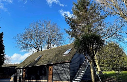 London Borough of Bromley House | Restful Break Apartment close to Hiking Park & Chislehurst Caves - Badger