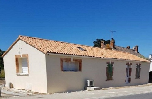 Saint-Vincent-sur-Jard House | Restful, air-conditioned house close to beaches and all amenities.
