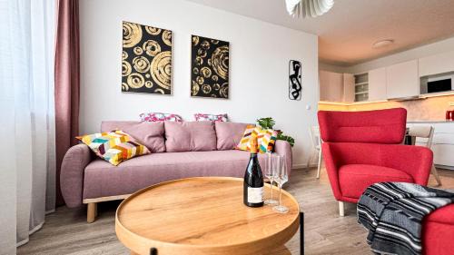 Ruzinov Apartment | Restful Moments with 2x Bathroom and 2x Bedroom with King Beds, Parking and Workspace