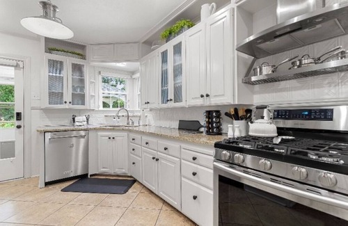 Tyler House | Restful Retreat; Beautiful & Allergy Free! nJust 1/2 mile to Tyler's med hub.