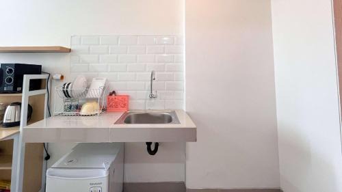 Makassar Apartment | Restful Studio (No Kitchen) Apartment at Bandaraya - Tallasa City Makassar By Travelio