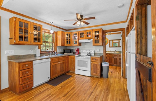 Sautee Nacoochee Cabin | Restin’ on the Ridge – 3rd Night Free! See Details Below
