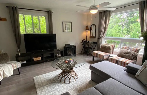 Messines Apartment | Restore your soul at Blue Sea LK- lakeside and close to cycling, hiking and golf