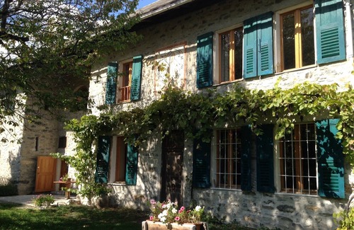 Les Thuiles House | Restored farmhouse with large garden near Barcelonnette