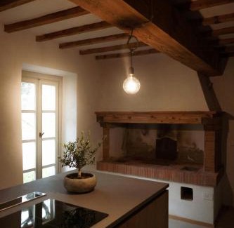 Porrena House | Restored Farmhouse In Tuscan Casentino Hills