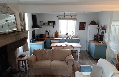 Creancey Cottage | Restored farmhouse with spacious living area in a charming Burgundian village.