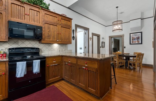Fredericksburg House | Restored Historic Home - Walk to Downtown - Private Pool - Perfect for Groups