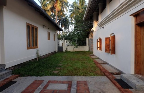 Kozhinjampara House | Restored150 yr Old Mansion - Granary experience
