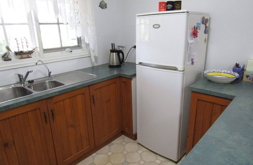 Port Julia House | Retirement in Whiting ~ Dog Friendly, Short Walk to Beach