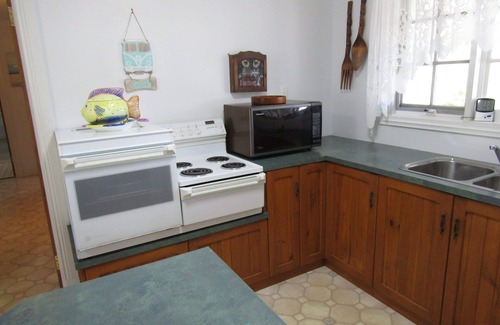 Port Julia House | Retirement in Whiting ~ Dog Friendly, Short Walk to Beach