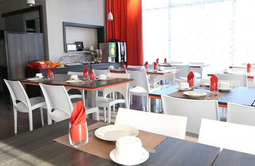 Chevilly-Larue Apartment | Retraite Modern 10 min de l'Aéroport|WIFI Inclus!