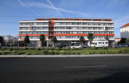 Chevilly-Larue Apartment | Retraite Modern 10 min de l'Aéroport|WIFI Inclus!
