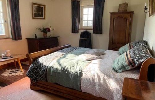 Dehault House | Retraite paisible avec cheminée, étang privé et chalet près du Mans - FR-1-410-382