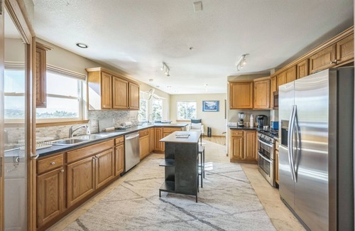 Castle Rock House | Retreat 7BR 8BD 6BA Sleep11 Accessible CamperParking Shop Golf