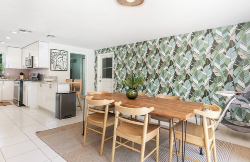 Riverside Park House | Retreat at Sailboat Bend, Pool, BBQ, 100ft Dock