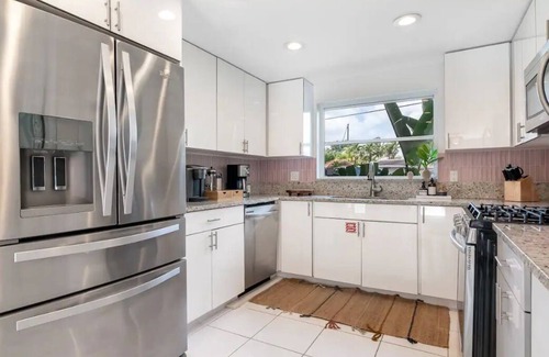 Riverside Park House | Retreat at Sailboat Bend, HEATED Pool, BBQ, 100ft Dock