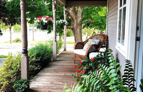 Wiscasset House | Retreat at Sea Cloud Cottage in Historic Wiscasset Maine