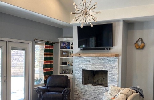 Buffalo Springs House | Retreat at the lake