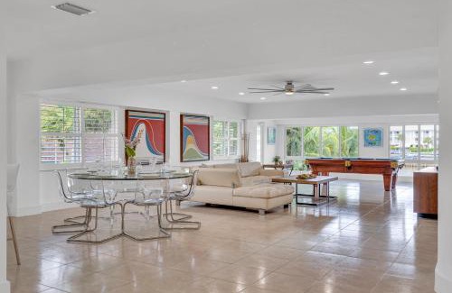 Barrier Island House | Retreat by Beach Waterfront Lago Key