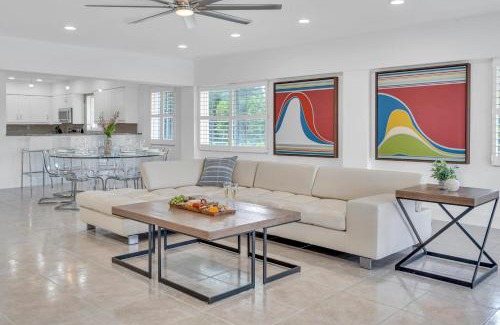 Barrier Island House | Retreat by Beach Waterfront Lago Key