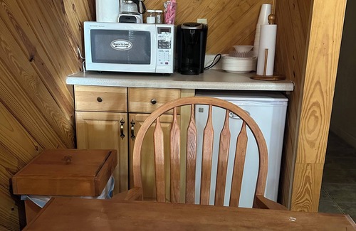 Inglis Cabin | Retreat cabin on Florida’s nature coast 10 mins from Crystal river florida