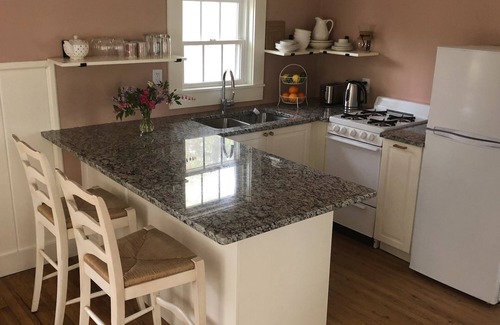 East Sandwich Cottage | Retreat cottage near East Sandwich Beach - new listing