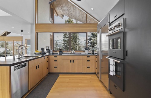Mountain Village House | Retreat for All Seasons! Summer Sun/Direct to Ski. Hot Tub, Views & Space