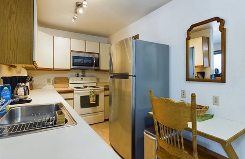 Douglas Condo | Retreat for Couples & Business Travelers with Stunning Views