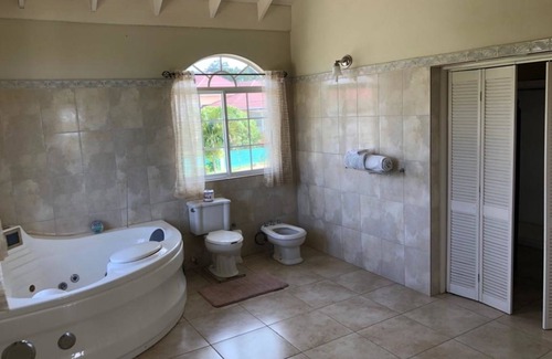 Corral Spring House | Retreat Guesthouse Luxury Suites