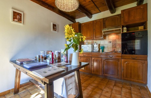 Villeneuve-dʼAllier House | Retreat in Villeneuve-d'Allier