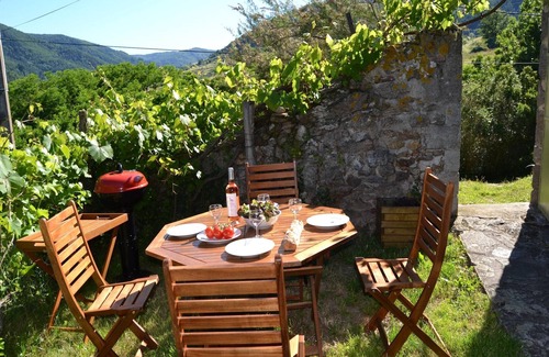 Villeneuve-dʼAllier House | Retreat in Villeneuve-d'Allier