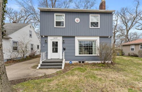 Muskegon House | Retreat in Muskegon - short distance to Lake MI