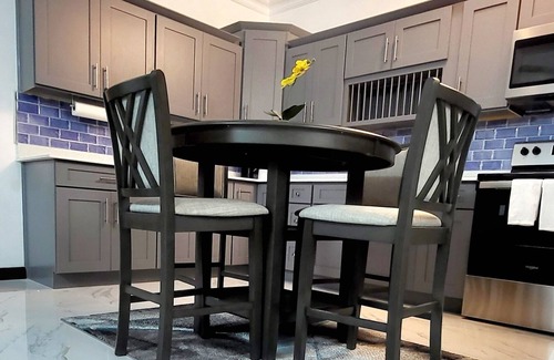 New Kingston Condo | Retreat in New Kingston - Prime location for families or business travelers.