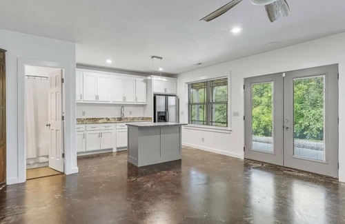 Powell Cabin | Retreat in the Ozarks, minutes from Bentonville