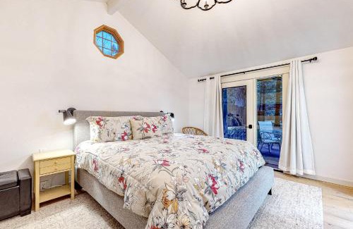 Sisters House | Retreat in the Pines
