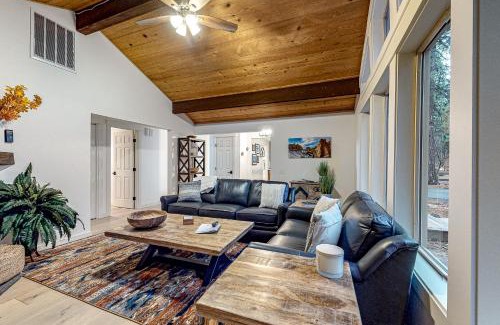 Sisters House | Retreat in the Pines