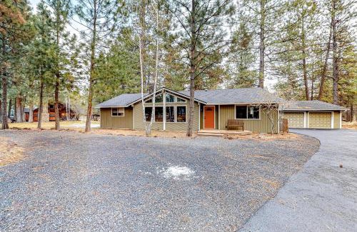 Sisters House | Retreat in the Pines